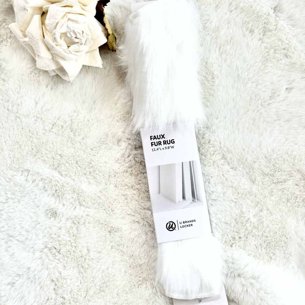 Elegant White Faux Fur LOCKER Rug dress up your locker w/this beauty!